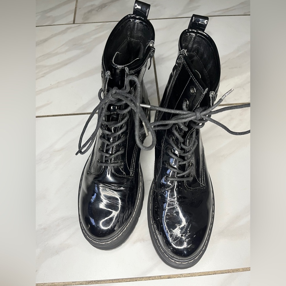Steve Madden Bettyy1 Black Patent Women's Betty Combat Boot (USED) Size 10 - Picture 3 of 11
